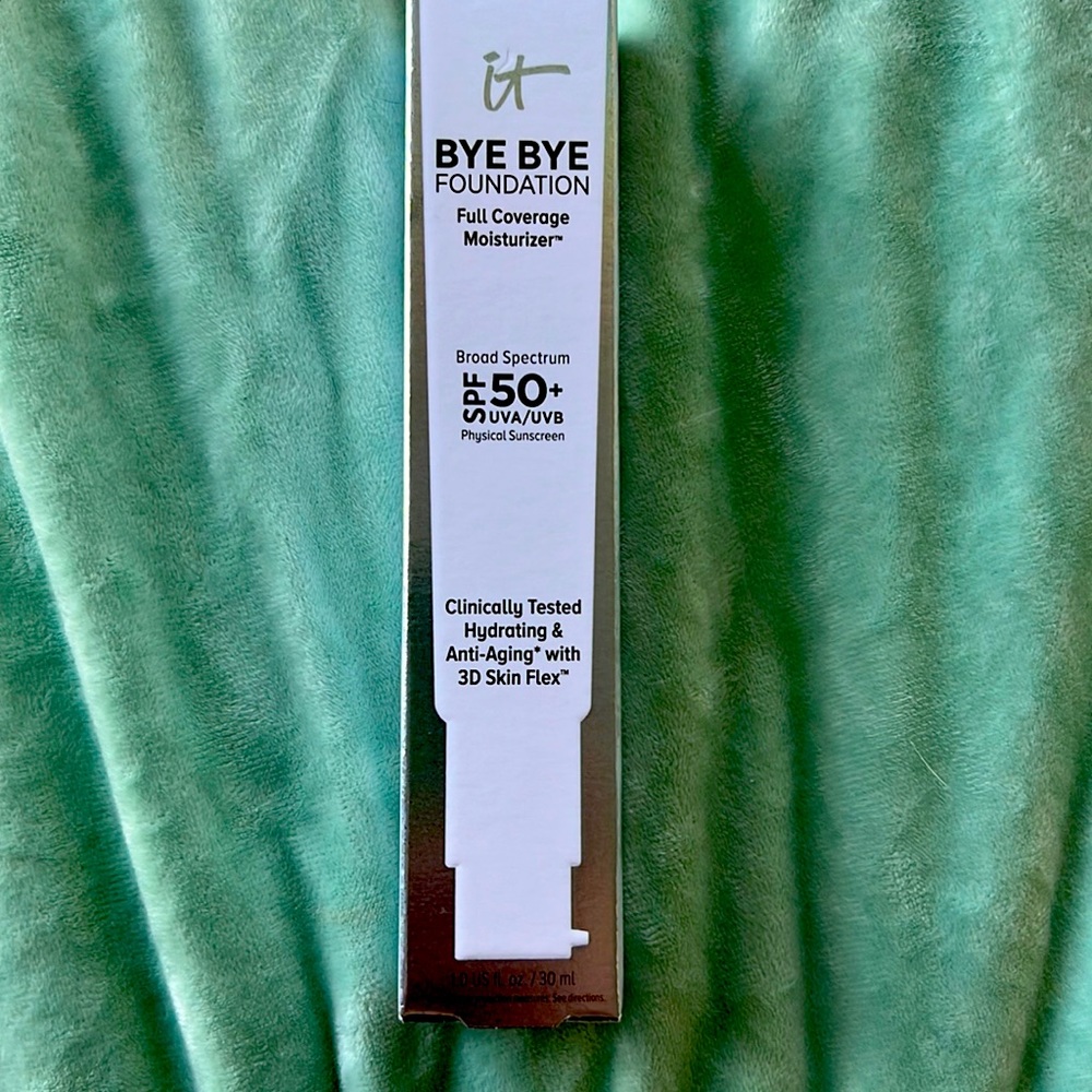 It cosmetics bye bye foundation **NIB